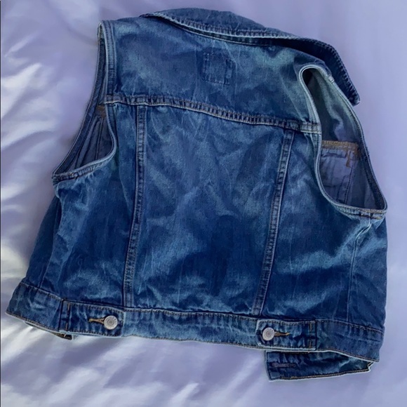 old navy sleeveless jean jacket - Picture 3 of 3